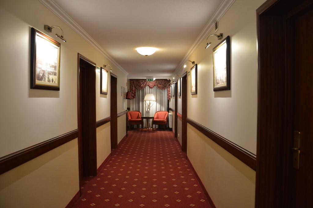 Hotel Batory Tłuszcz Exterior foto