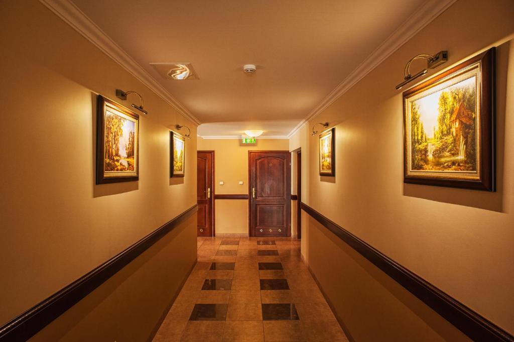 Hotel Batory Tłuszcz Exterior foto